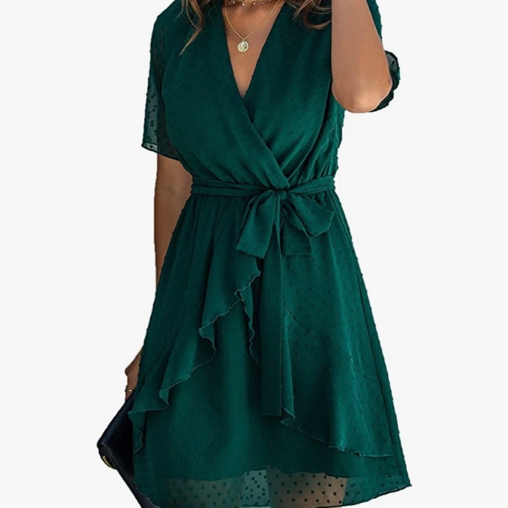Green short sleeve dress with dot detailing